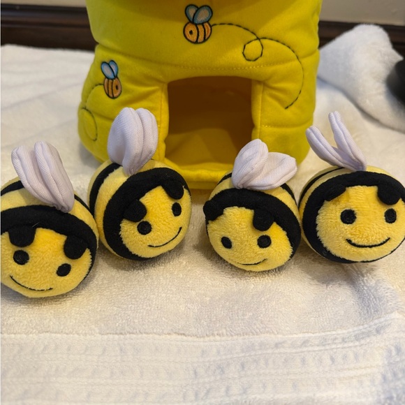 Lakeshore Sensory Learning 5pc Playset - Plush Beehive with 5 bumblebees - Picture 2 of 7